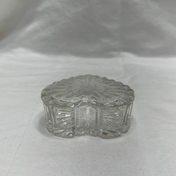 Heart shaped glass jewelry box - Picture 3 of 8